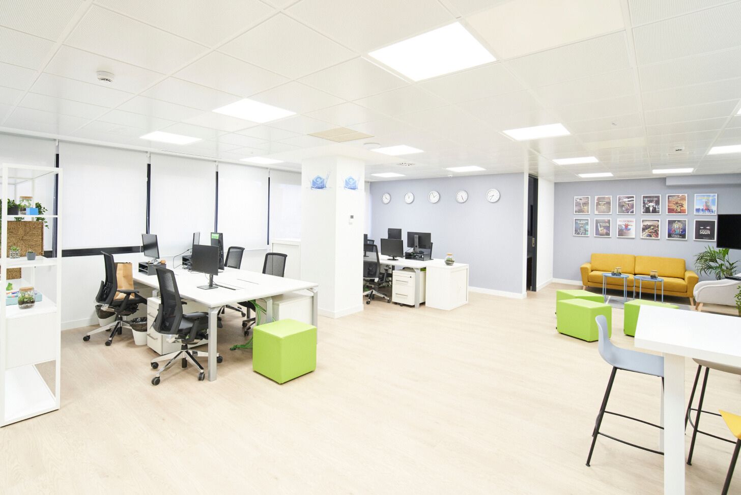 Flexible offices with 12 workstations and meeting room