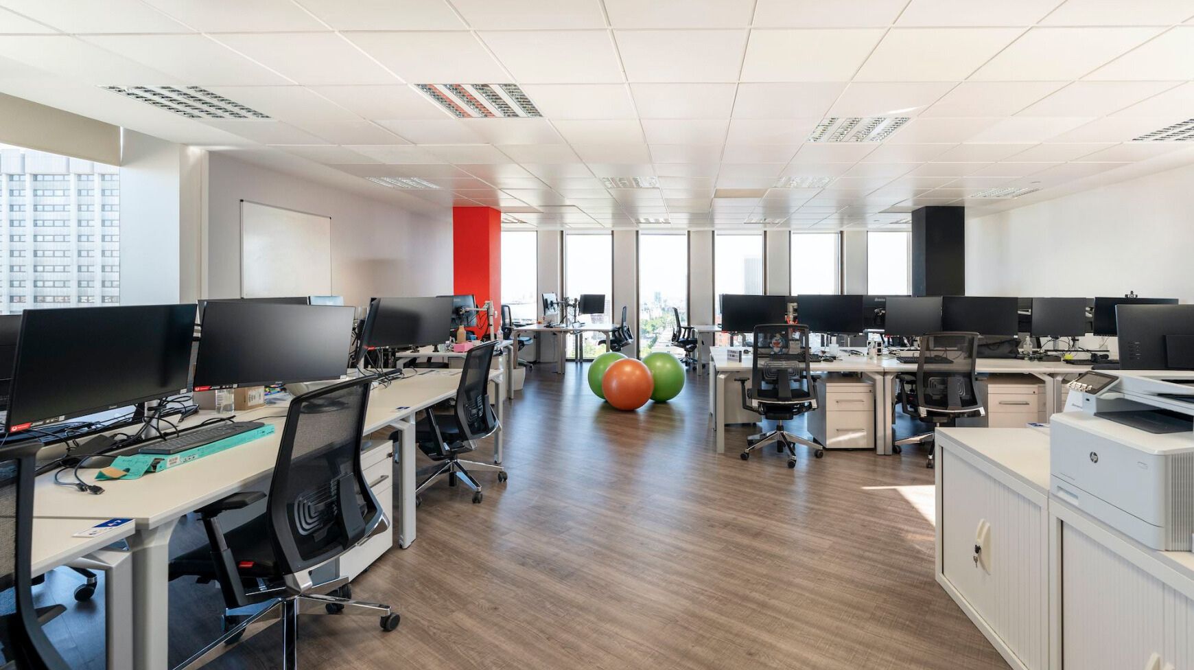 Oficinas en Madrid de una empresa tecnológica con branding