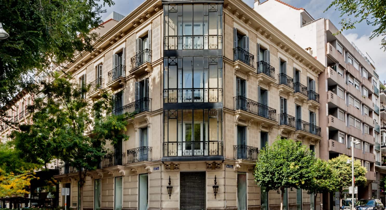 Historic building with offices for rent in Goya